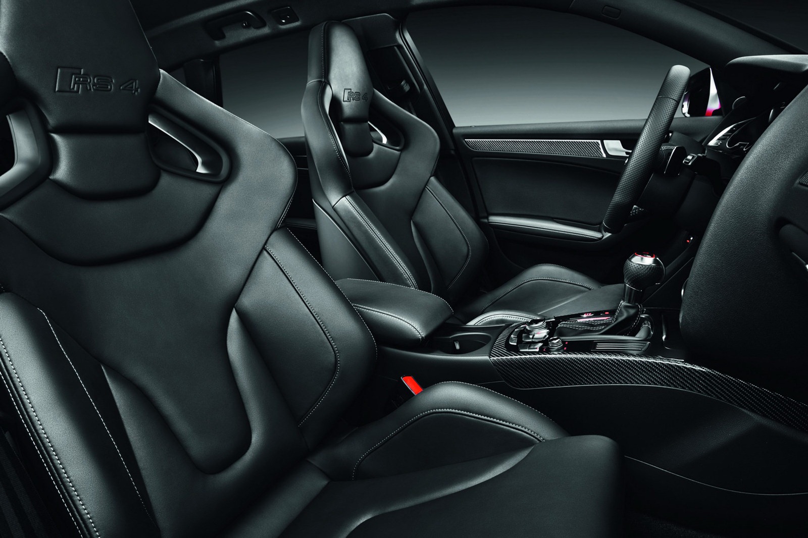 Nuova Audi RS4 Avant immagini ufficiali e dati tecnici