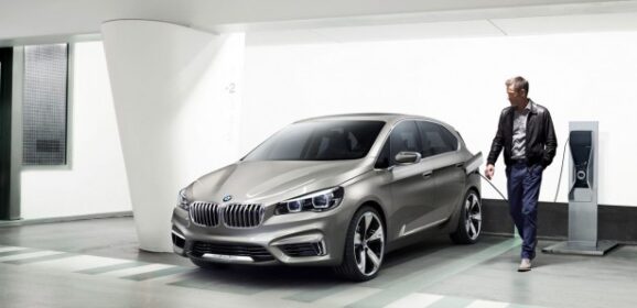 BMW Concept Active Tourer: immagini ufficiali della monovolume ibrida plug-in