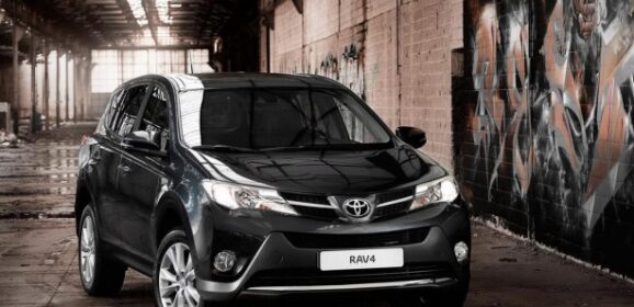 Nuova Toyota RAV4: immagini ufficiali e dati tecnici della nuova SUV giapponese