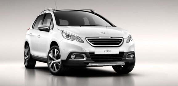 Nuova Peugeot 2008: prime immagini ufficiali della SUV compatta francese