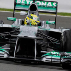 GP Gran Bretagna 2013 di Formula 1: Vince Rosberg davanti a Webber e Alonso. Vettel rompe il cambio e 5 gomme esplodono