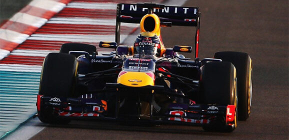 GP Abu Dhabi 2013 di Formula 1: Vettel domina la corsa. Alonso rimonta ma è solo quinto