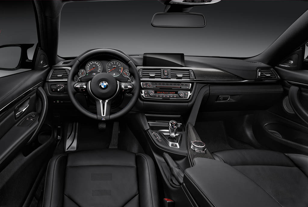 BMW M4 Coupe interni (1)