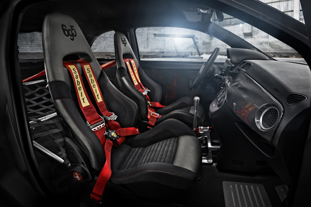 Abarth 695 Biposto interni (1)