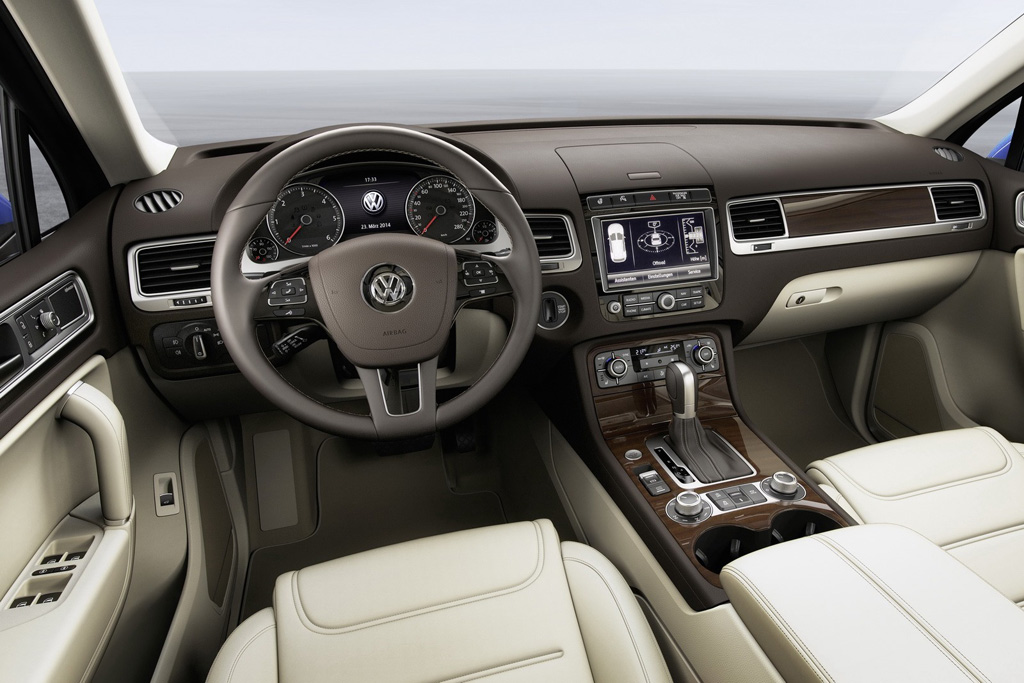 Volkswagen Touareg restyling 2015 interni (1)