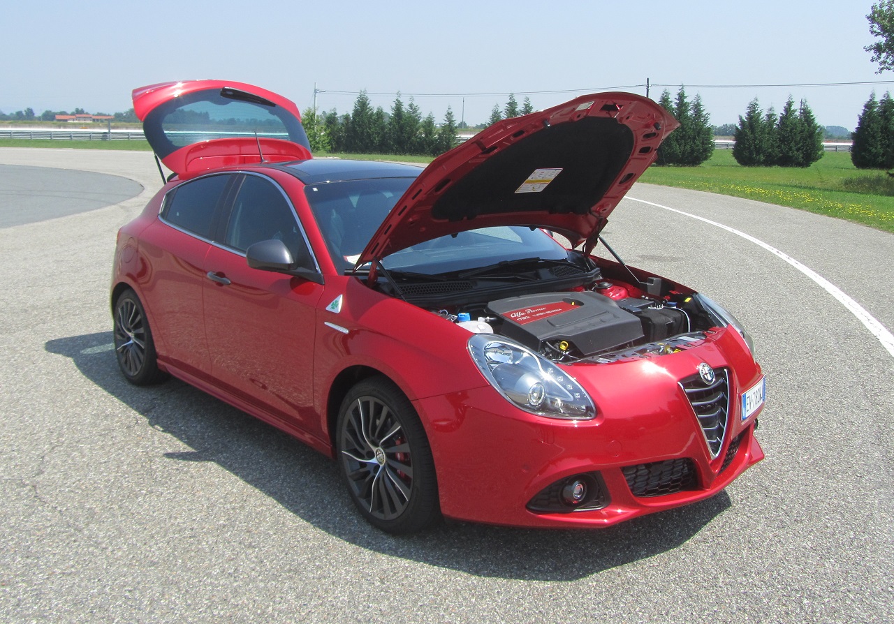 Alfa Romeo Giulietta Quadrifoglio Verde motore