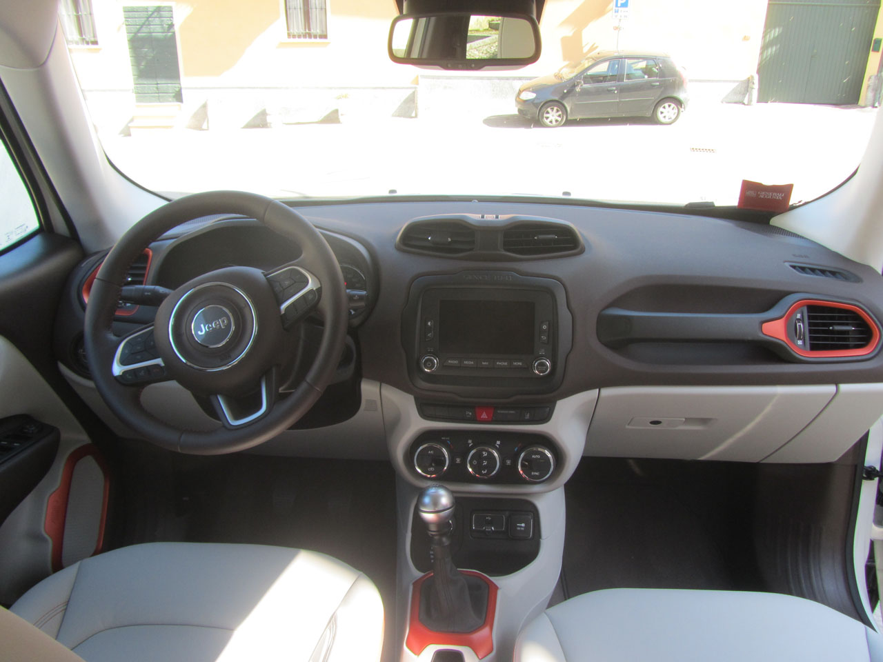 Jeep Renegade 2.0 140CV 4x4 interni (16)