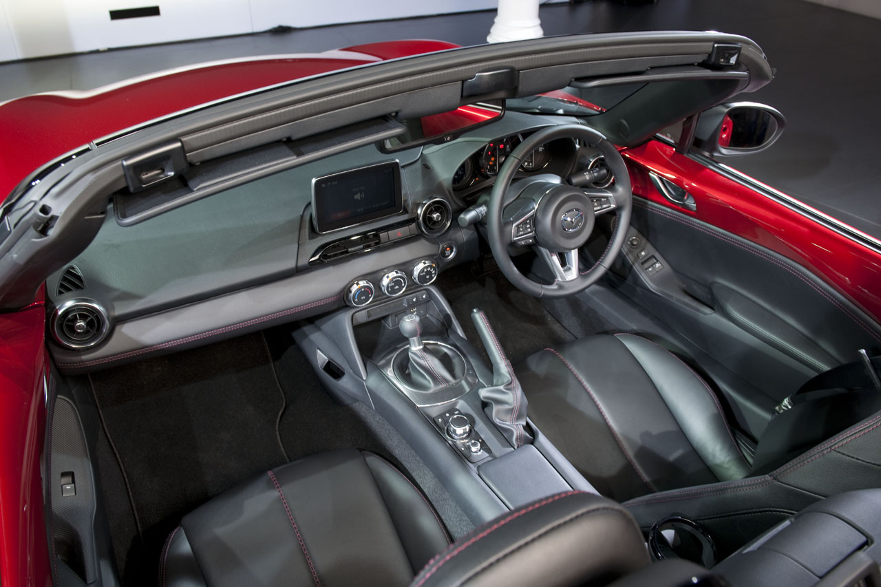 Nuova Mazda MX-5 2015 interni (2)