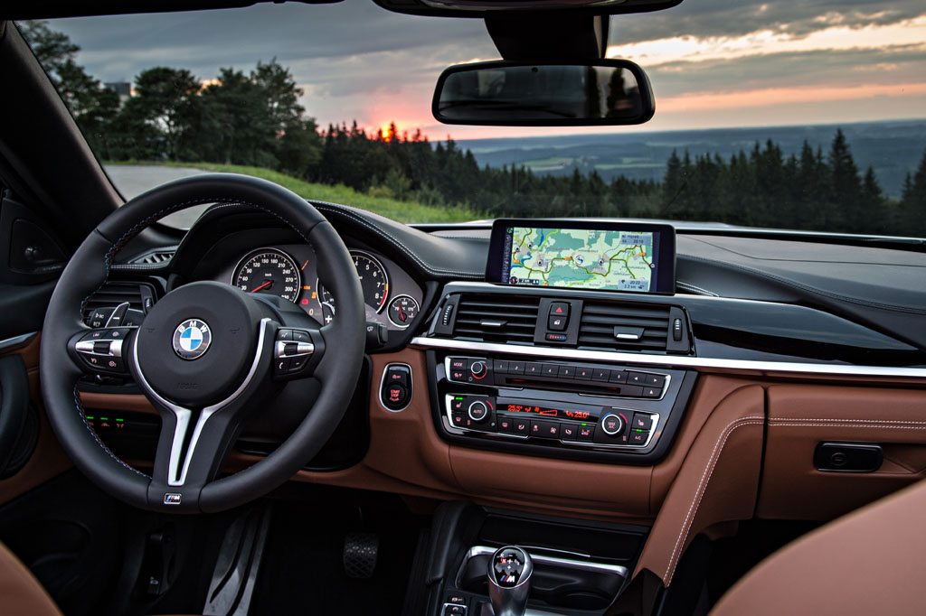 Nuova BMW M4 Cabrio interni (1)