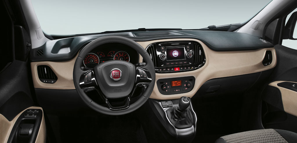 Nuovo Fiat Doblo restyling 2015 interni (1)