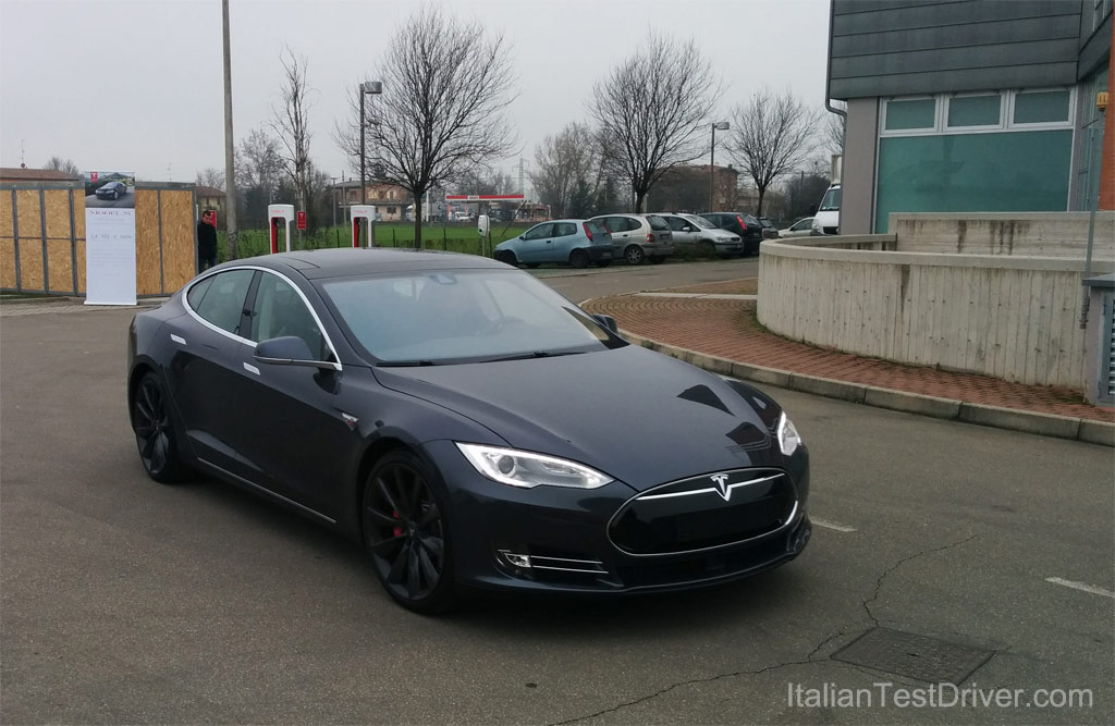 Test-Drive-Tesla-Model-S-85-kwh-Performance-(2)