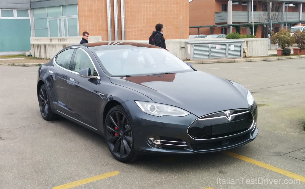 Test-Drive-Tesla-Model-S-85-kwh-Performance