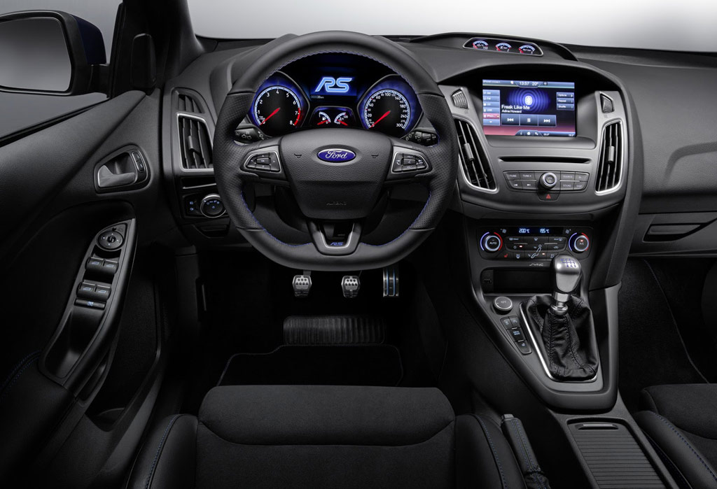 Ford-Focus-RS-2015-interni