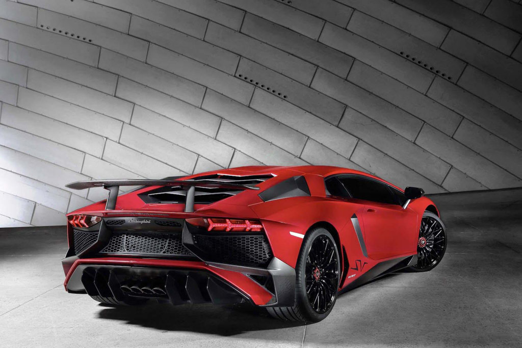 lamborghini-aventador-lp-750-4-SV-2