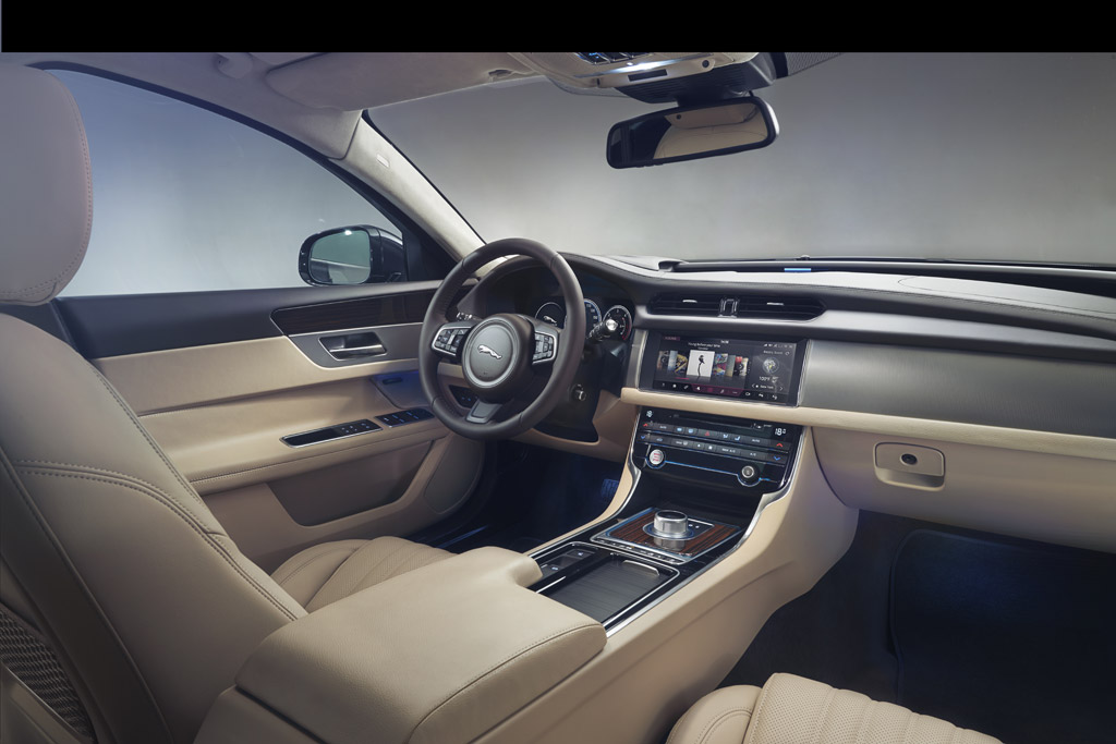 Nuova-Jaguar-XF-2015 interni