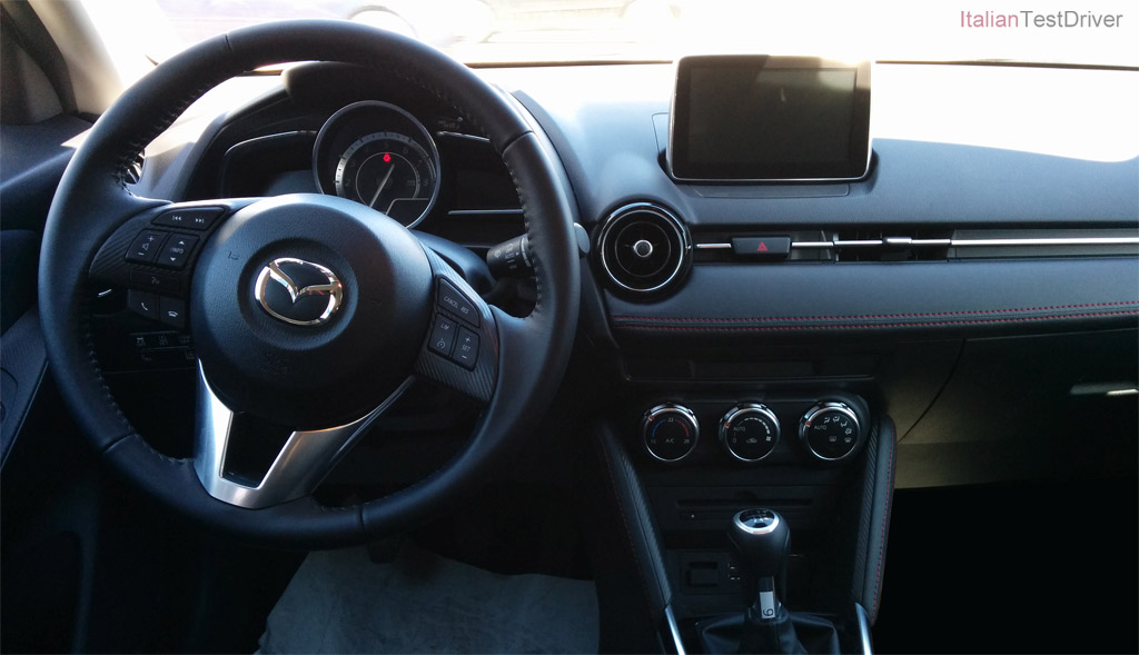 Test-Drive-nuova-Mazda-2-interni