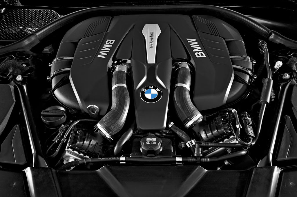 Nuova-BMW-Serie-7-2015-motore