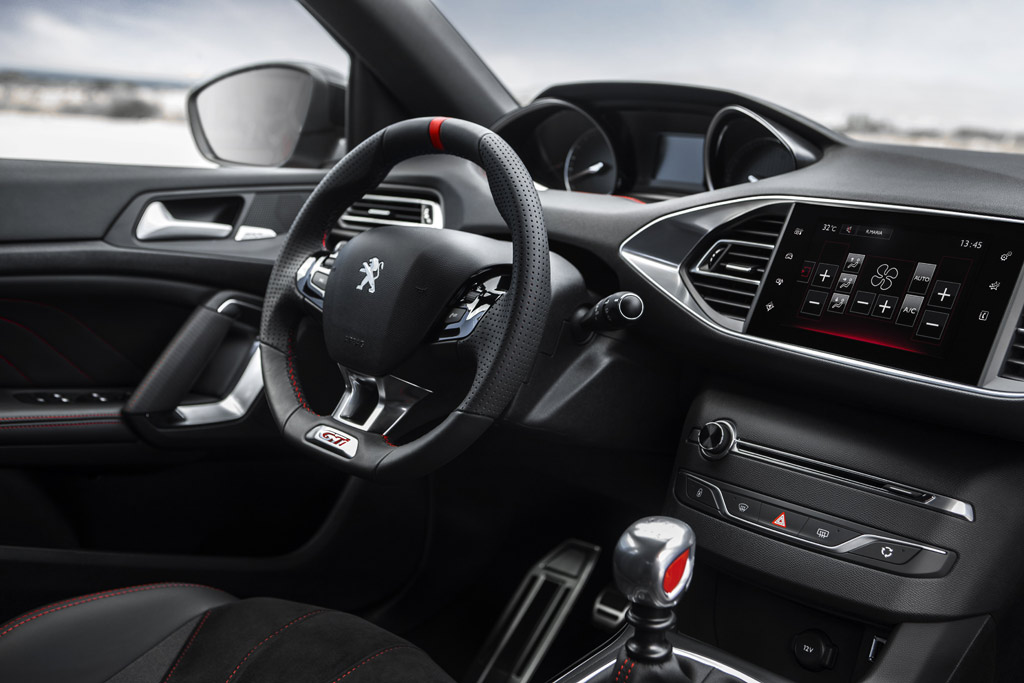 Peugeot-308-GTi-2015-interni