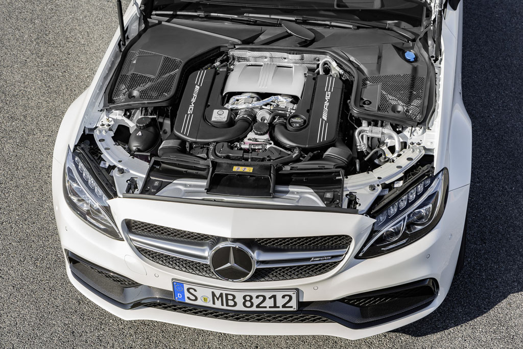 Mercedes C63 AMG Coupe motore V8