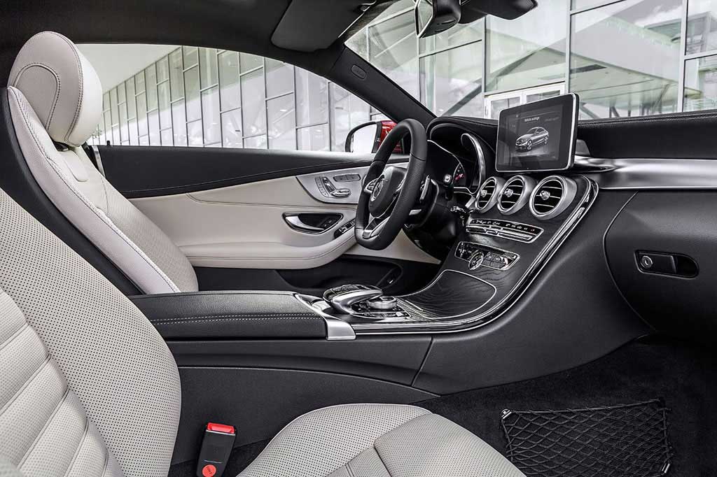 Nuova-Mercedes-Classe-C-Coupe-2015-interni