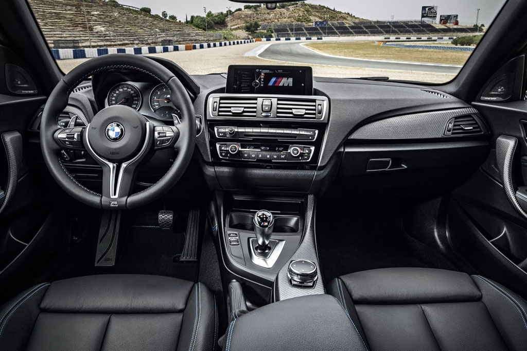 BMW M2 interni (1)