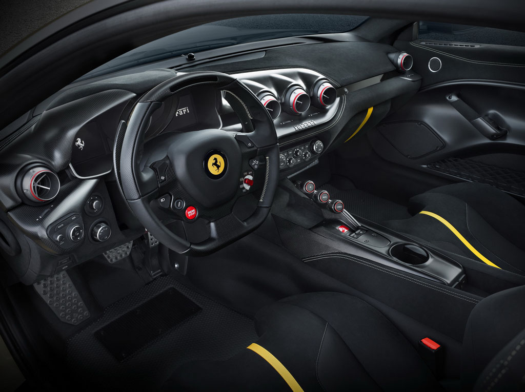 Ferrari F12tdf interni