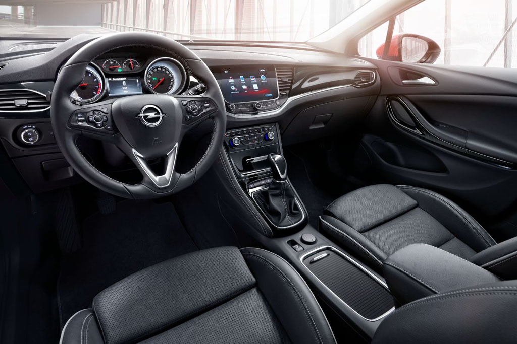 Nuova Opel Astra Sports Tourer station wagon interni