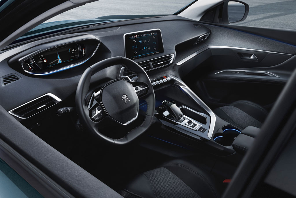 Nuova Peugeot 5008 2017 interni (1)