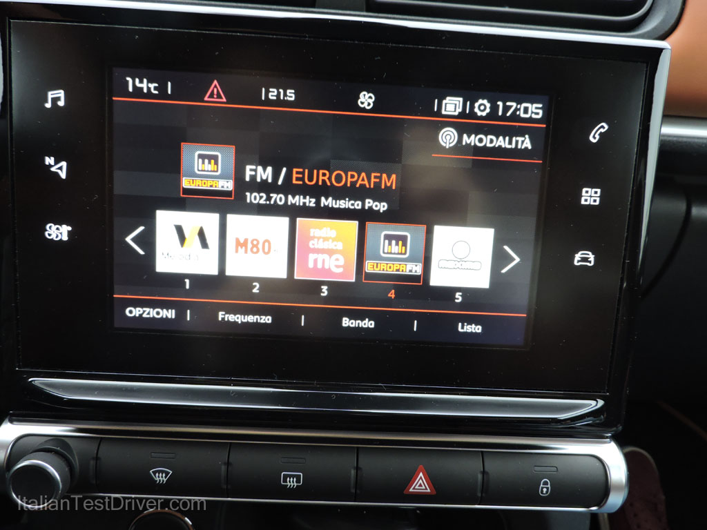 test-drive-nuova-citroen-c3-prova-su-strada-touch-screen-infotainment