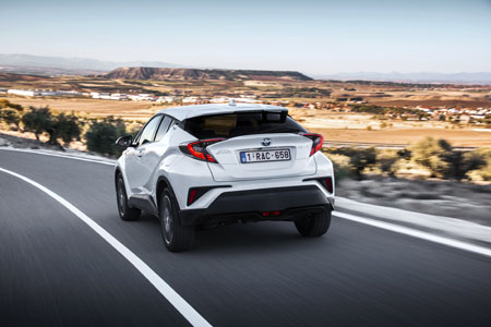 2016-toyota-chr-hybrid-mte-dynamic-02