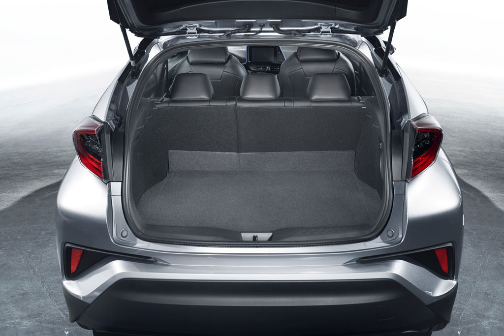 Prova-Test-Drive-Toyota-C-HR-bagagliaio-liftgate