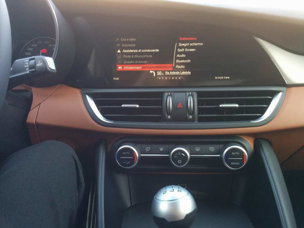 test-drive-alfa-romeo-Giulia-2.2-180-infotainment-2