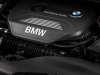Motorraum des BMW 225i Active Tourer mit quer eingebautem Motor.