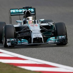 GP Cina di Formula 1: Hamilton in Pole Position davanti a Ricciardo. Alonso quinto