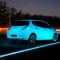 Una vettura (e una strada) fluorescenti: la Nissan Leaf in Olanda​