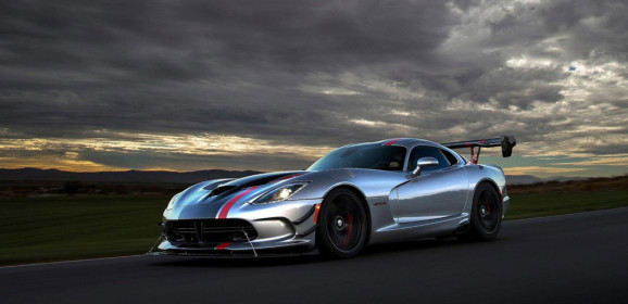 Dodge Viper ACR: la street legal da 645 CV (video)