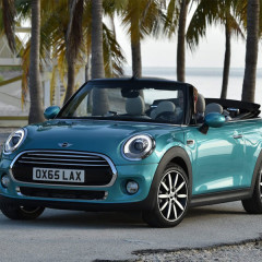 Nuova MINI Cabrio: 4 posti e tetto in tela