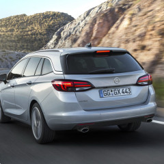 Nuova Opel Astra Sports Tourer, la familiare si rinnova