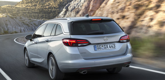 Nuova Opel Astra Sports Tourer, la familiare si rinnova