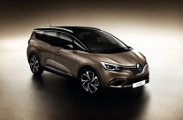 Nuova Renault Grand Scenic: 7 posti e tanto spazio. Anche ibrida